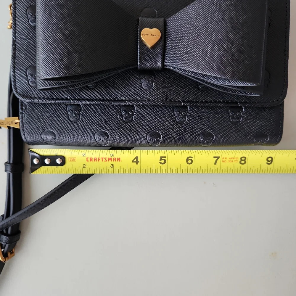 Betsey Johnson SKULLICIOUS Black Bow Crossbody - Picture 4 of 7